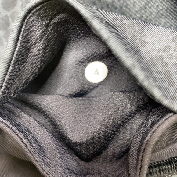 Lululemon Light Speed Tight Full-On Luxtreme Desert Snake Deep Coal Black - Picture 9 of 10